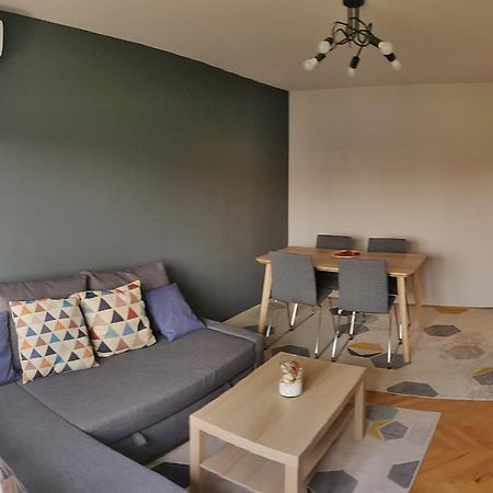 Modern And Cozy Apartment Piteşti Exterior foto