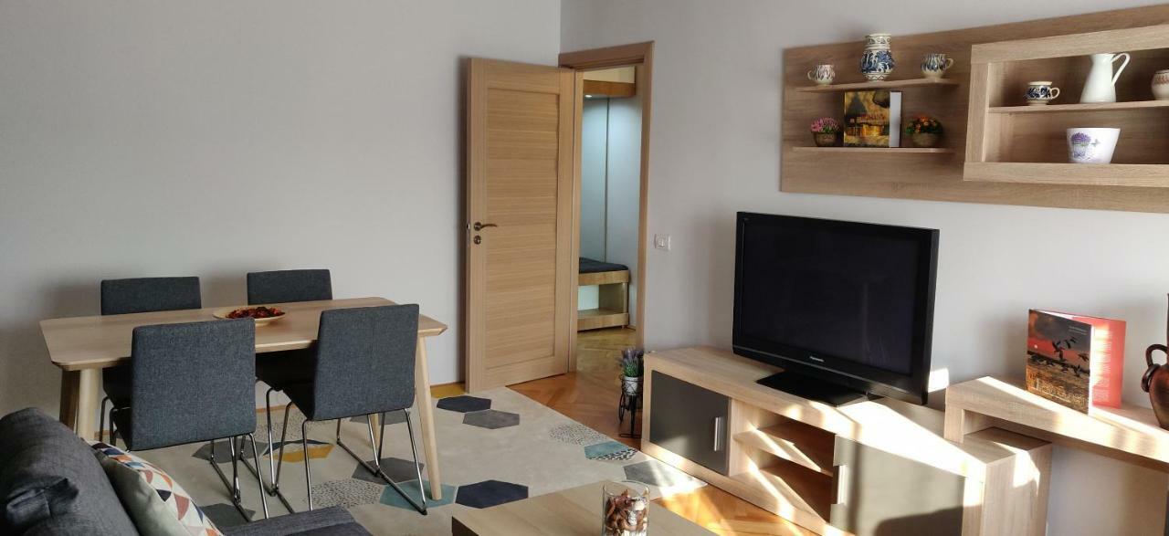 Modern And Cozy Apartment Piteşti Exterior foto